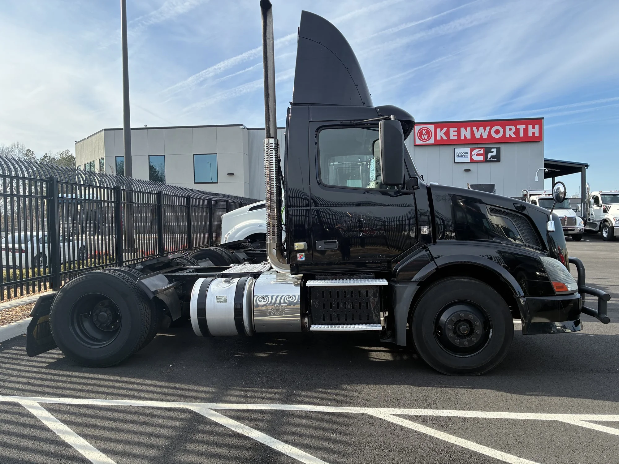 2012 Volvo VNL 860 in ASHLAND, VA, VA — photo 3