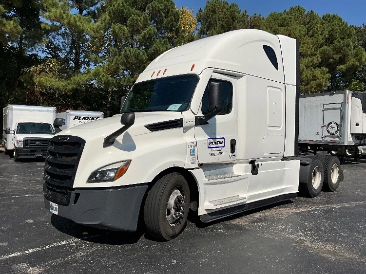 2021 Freightliner Cascadia - image 3