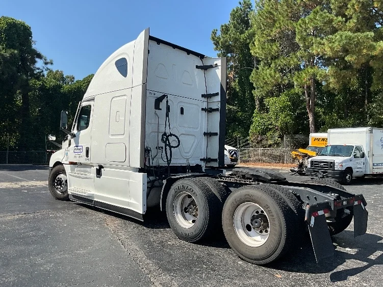 2021 Freightliner Cascadia - image 5
