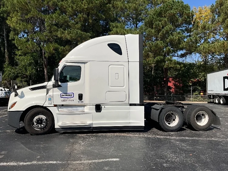 2021 Freightliner Cascadia - image 4