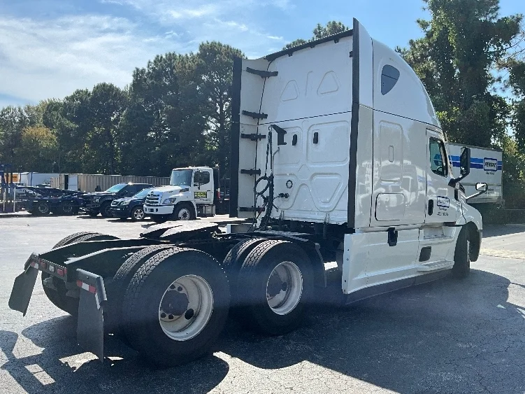 2021 Freightliner Cascadia - image 7