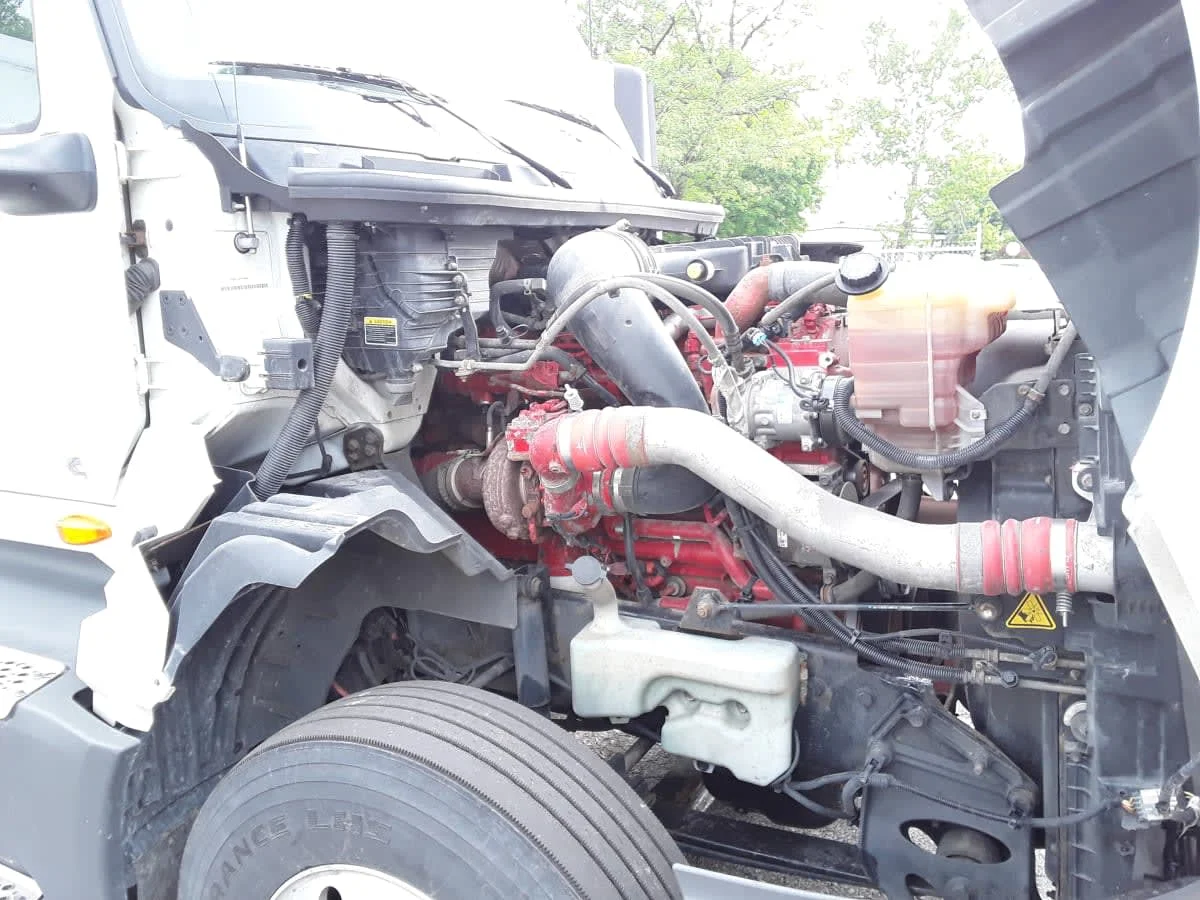 2020 International LT - image 8