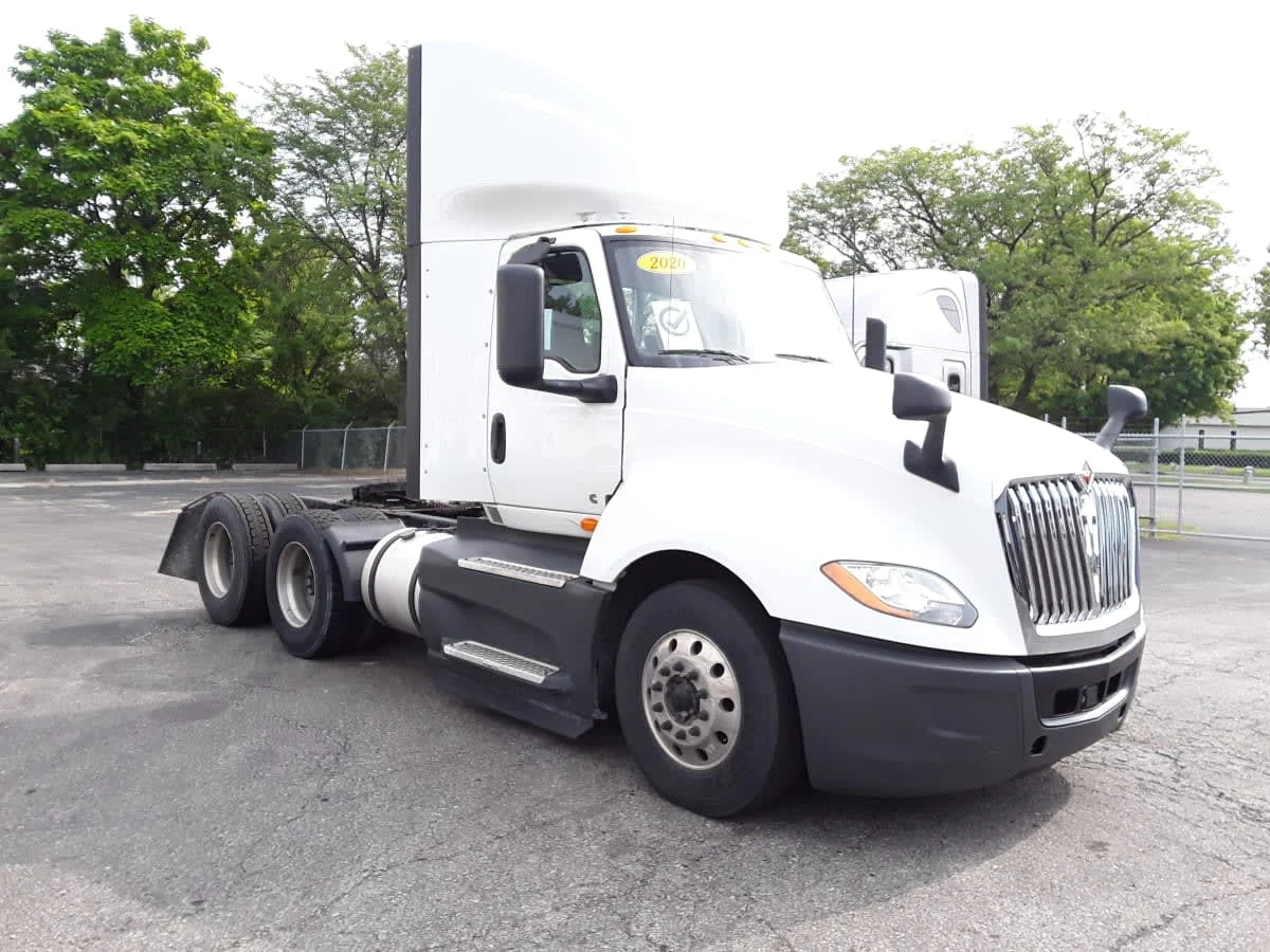 2020 International LT - image 3