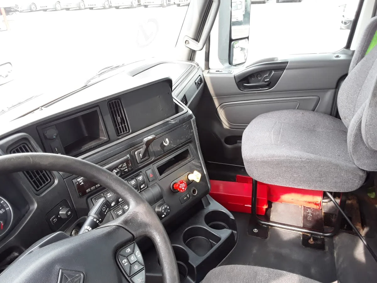 2020 International LT - image 7