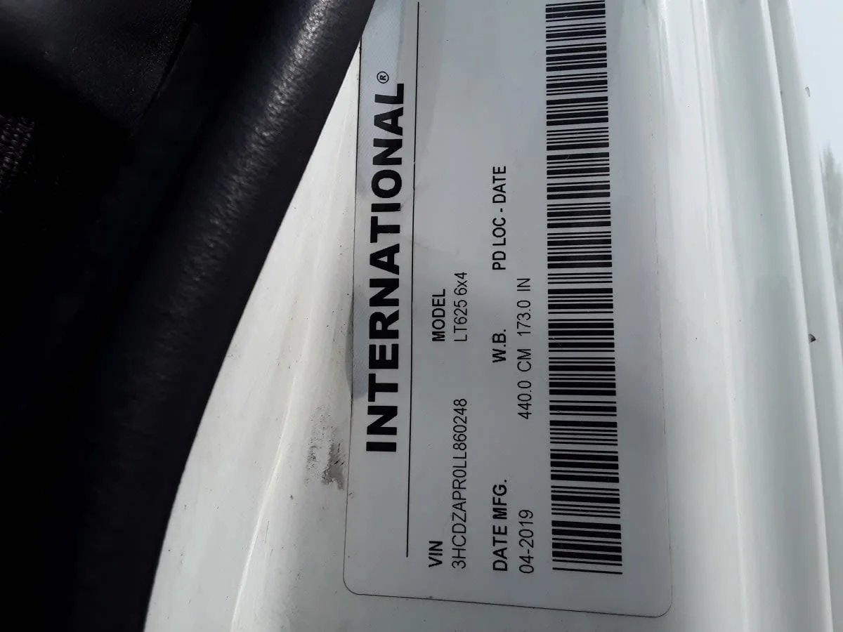 2020 International LT - image 11