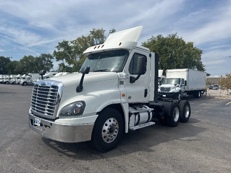 2019 Freightliner Cascadia in La Porte, IN — photo 3