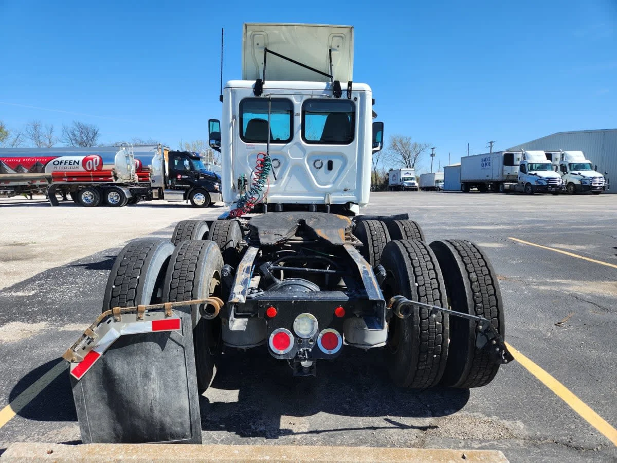 2020 Freightliner Cascadia - image 4