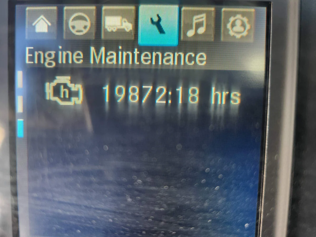 2020 Freightliner Cascadia - image 3