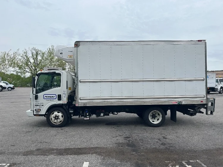2022 Isuzu NRR in Pottsville, PA — photo 4