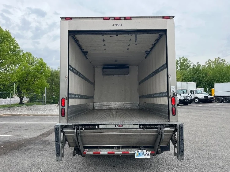 2022 Isuzu NRR in Pottsville, PA — photo 8