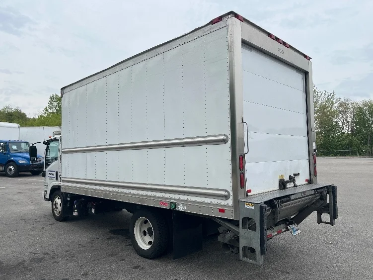 2022 Isuzu NRR in Pottsville, PA — photo 6