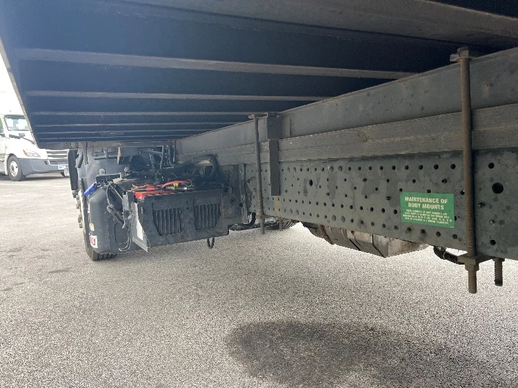 2022 Isuzu NRR in Pottsville, PA — photo 5