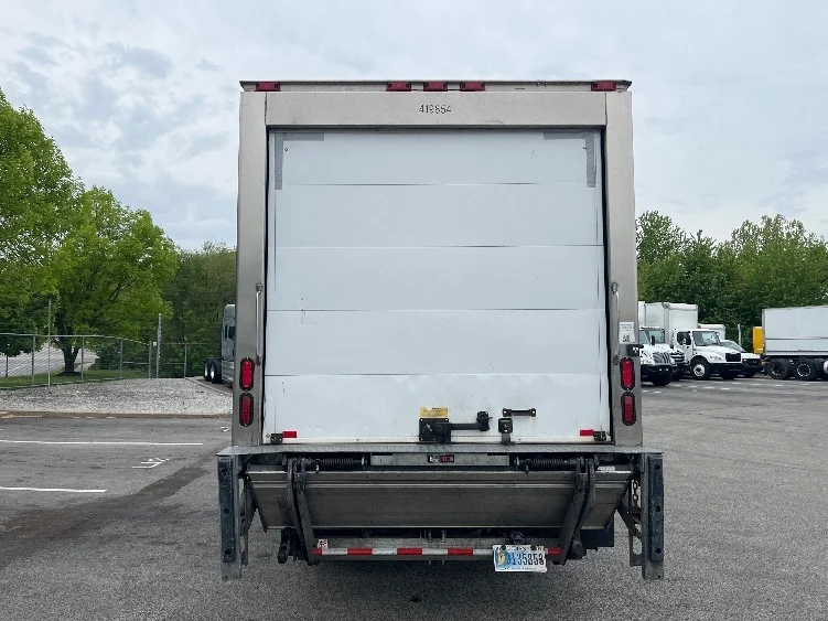 2022 Isuzu NRR in Pottsville, PA — photo 7