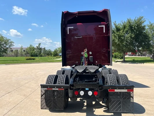 2023 Kenworth T680 in Cedar Rapids, IA — photo 5