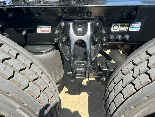 2023 Kenworth T680 in Cedar Rapids, IA — photo 4