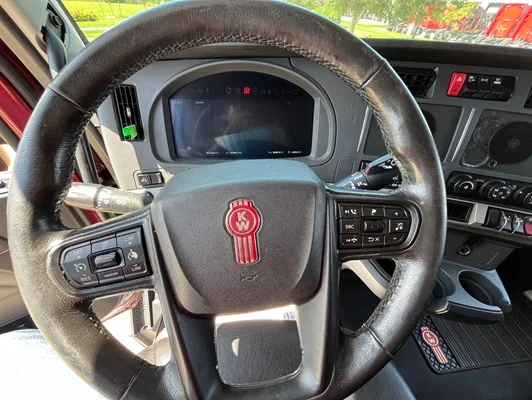 2023 Kenworth T680 in Cedar Rapids, IA — photo 13
