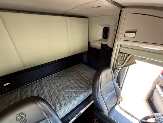 2023 Kenworth T680 in Cedar Rapids, IA — photo 8