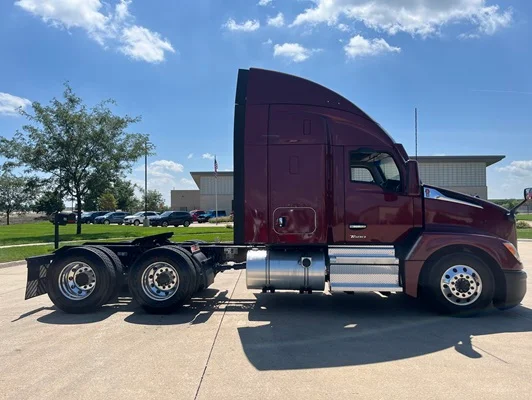 2023 Kenworth T680 in Cedar Rapids, IA — photo 22