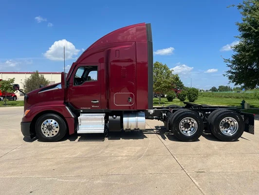 2023 Kenworth T680 in Cedar Rapids, IA — photo 19