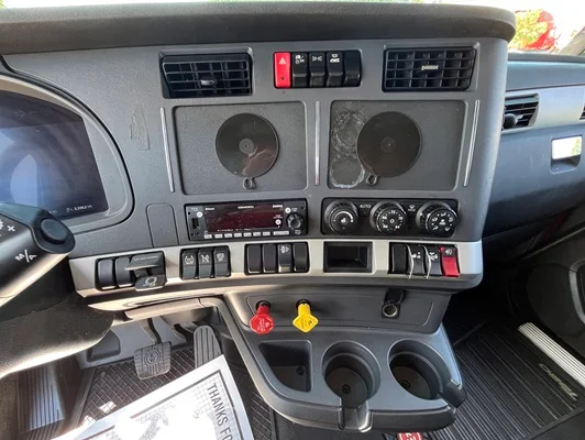 2023 Kenworth T680 in Cedar Rapids, IA — photo 11
