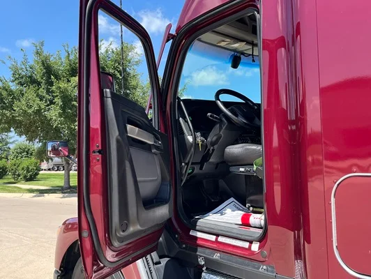 2023 Kenworth T680 in Cedar Rapids, IA — photo 15