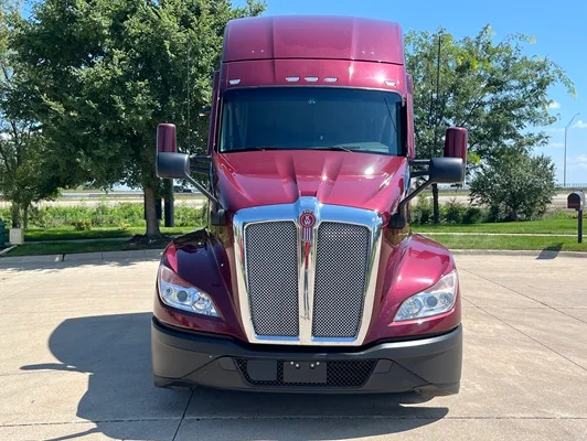 2023 Kenworth T680 in Cedar Rapids, IA — photo 23
