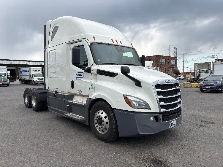 2021 Freightliner Cascadia in Monmouth Junction, NJ