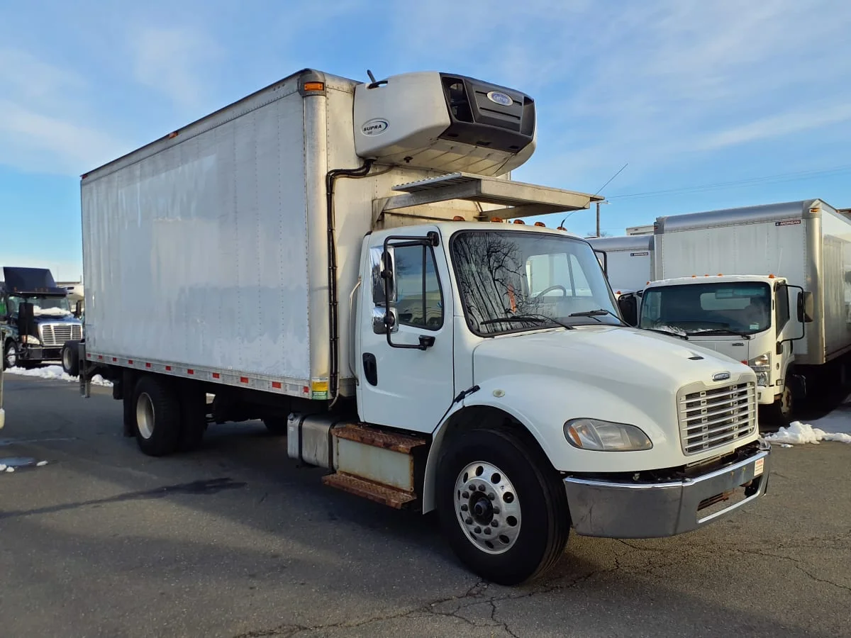 2019 Freightliner M2 106 - image 3