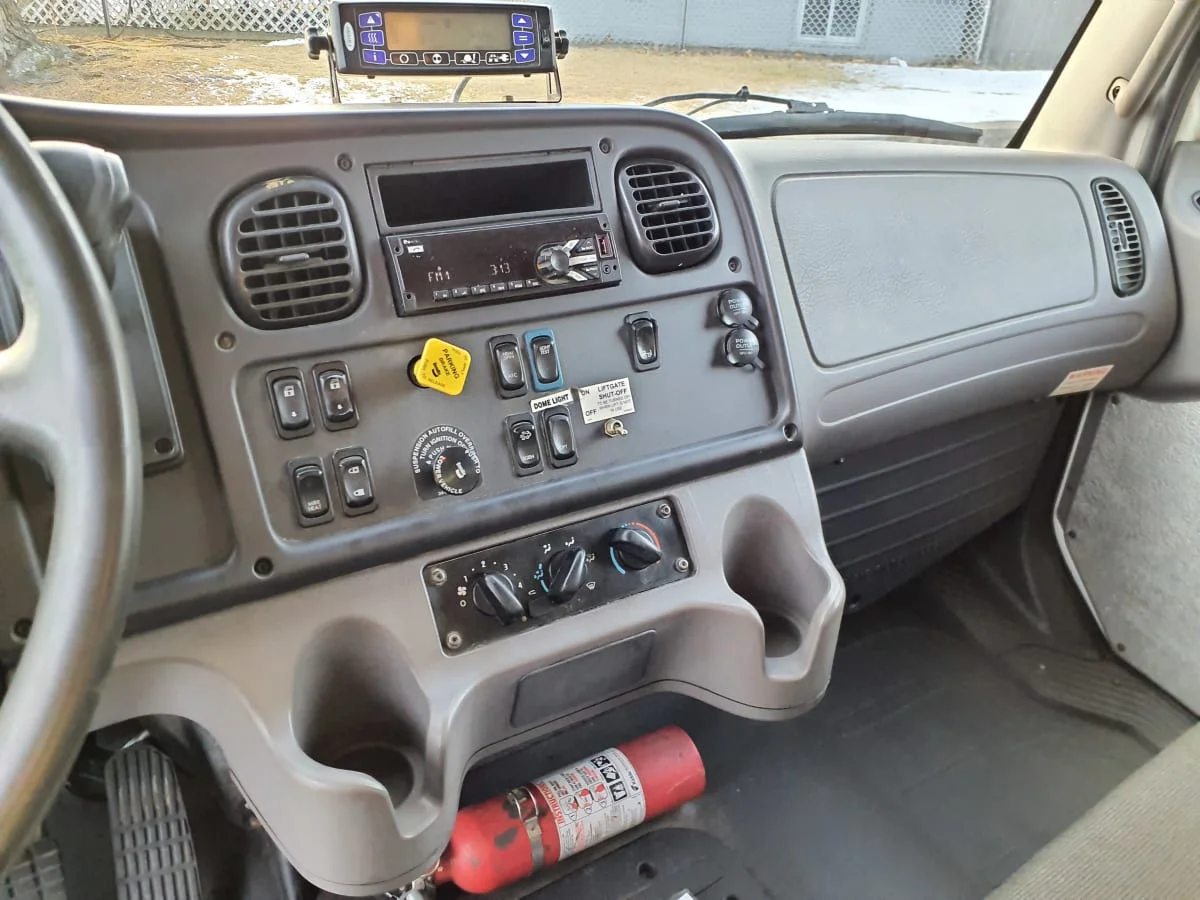 2019 Freightliner M2 106 - image 8