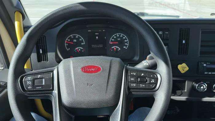 2025 Peterbilt 536 — photo 25
