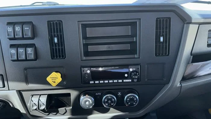 2025 Peterbilt 536 — photo 28