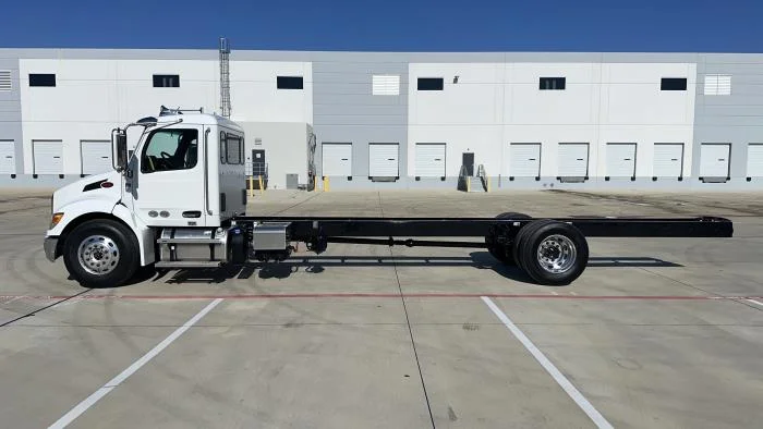 2025 Peterbilt 536 — photo 13