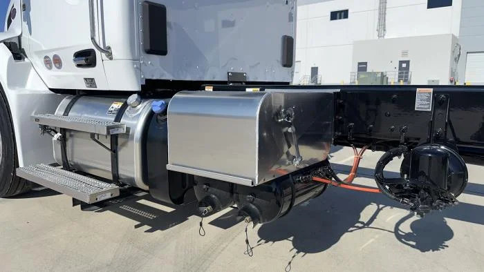 2025 Peterbilt 536 — photo 17