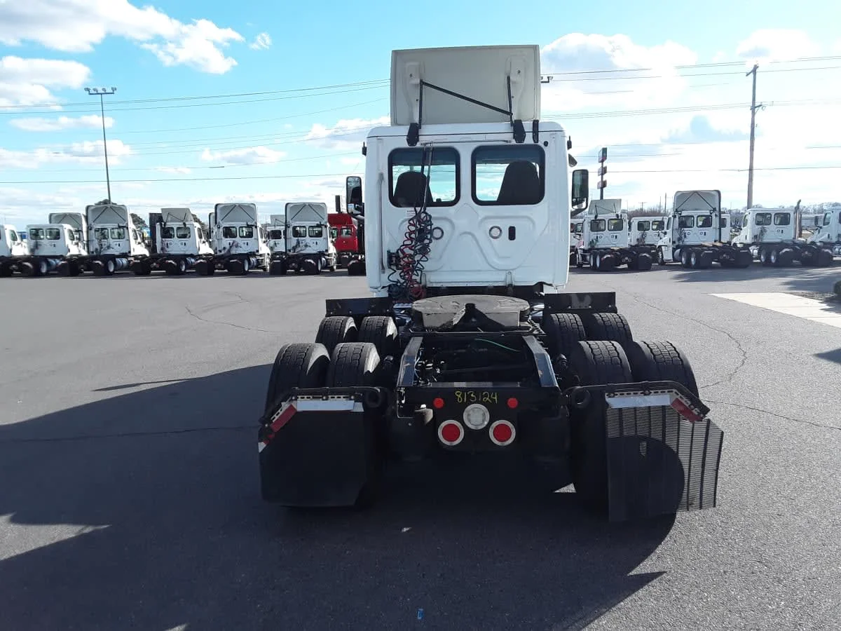 2019 Freightliner Cascadia in North Little Rock, AR — photo 5