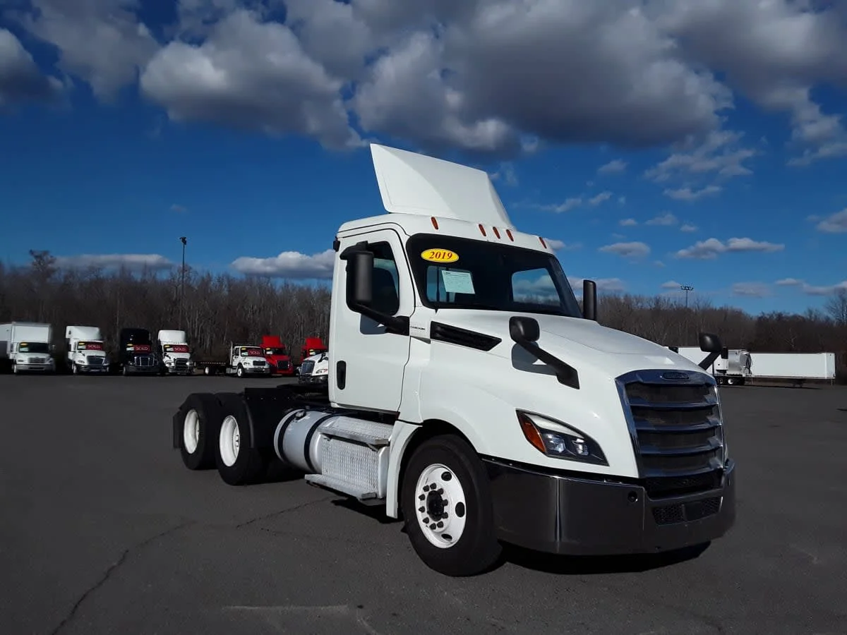 2019 Freightliner Cascadia in North Little Rock, AR — photo 3