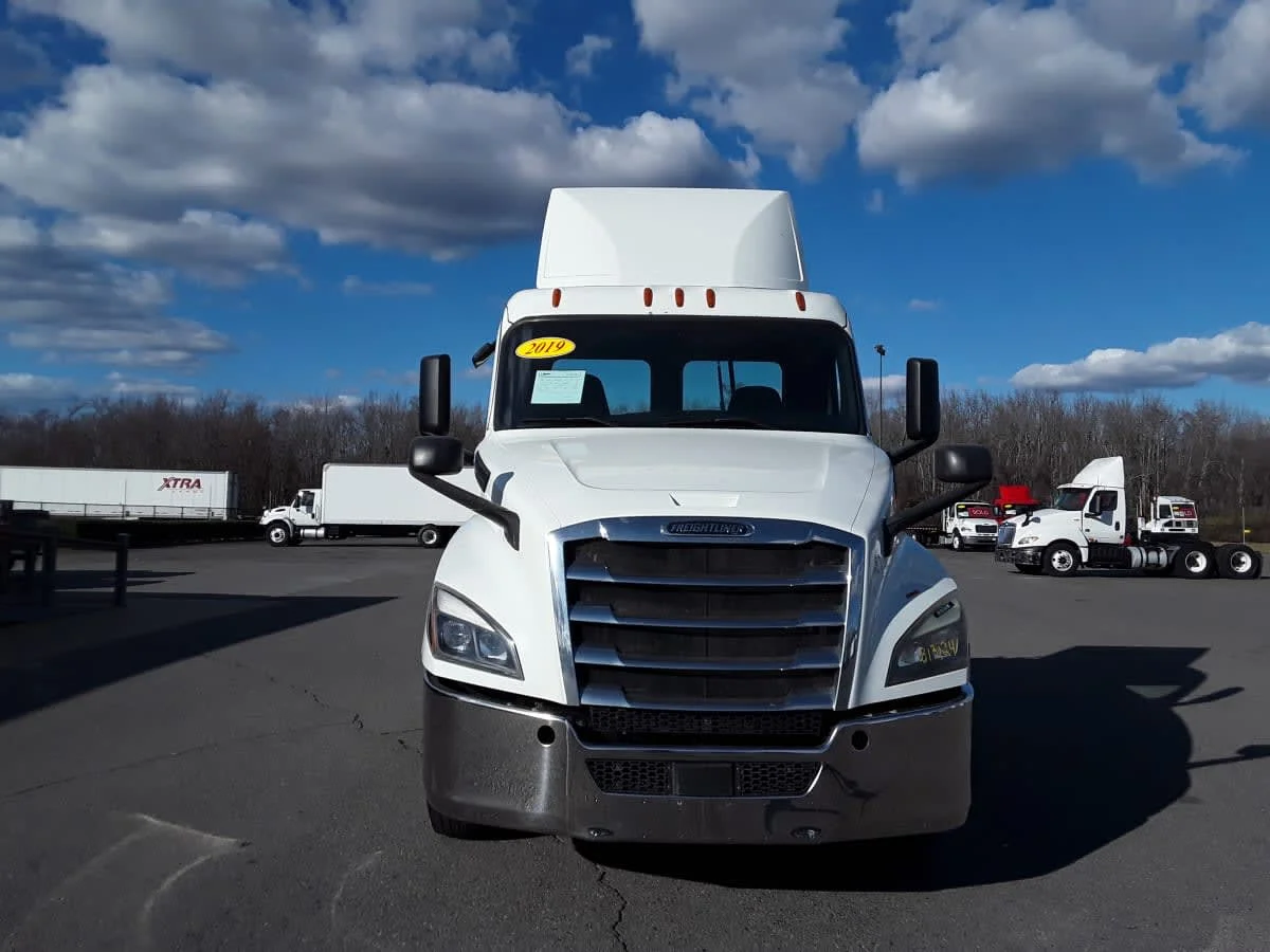2019 Freightliner Cascadia in North Little Rock, AR — photo 2