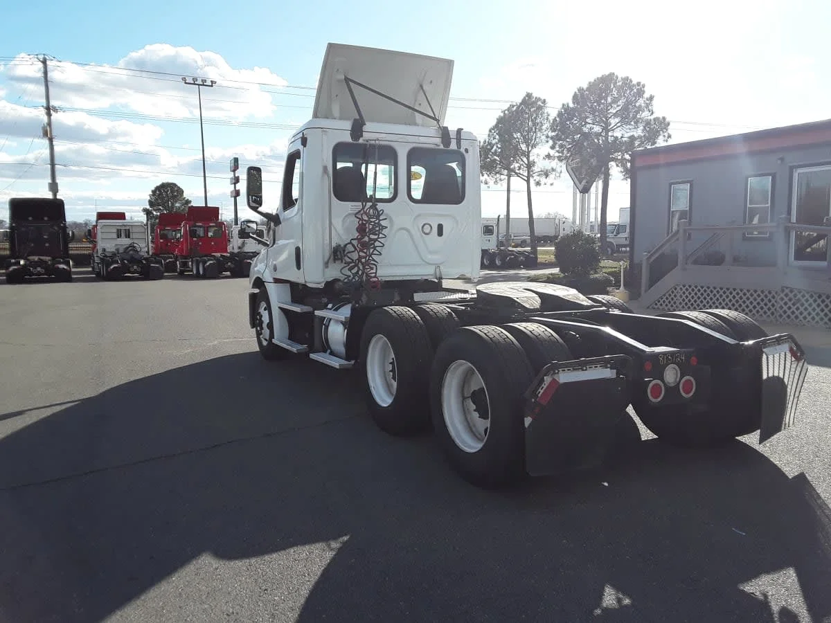 2019 Freightliner Cascadia in North Little Rock, AR — photo 6