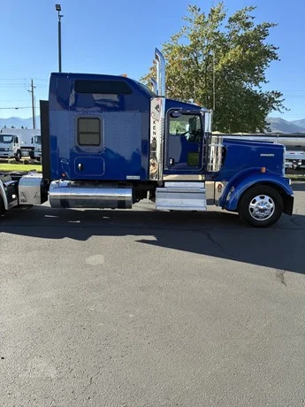 2021 Kenworth W900 - image 10