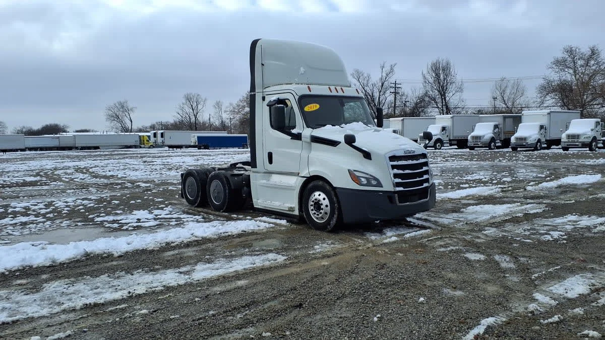 2019 Freightliner Cascadia in West Chester, OH — photo 3