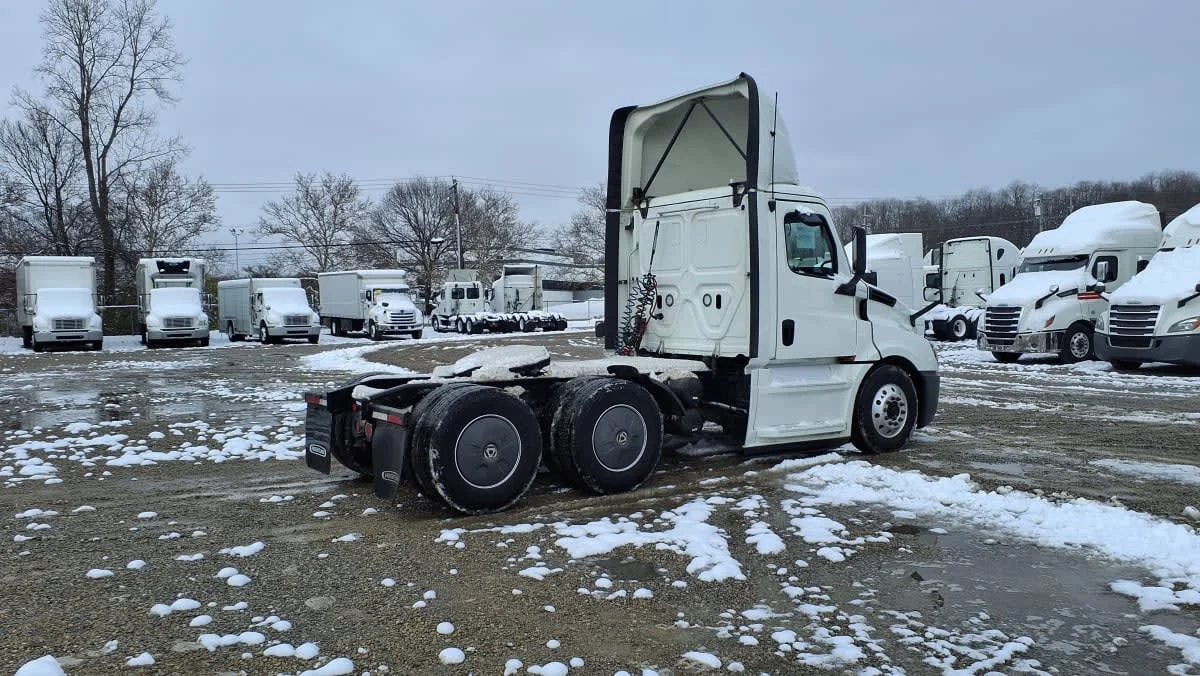 2019 Freightliner Cascadia in West Chester, OH — photo 4