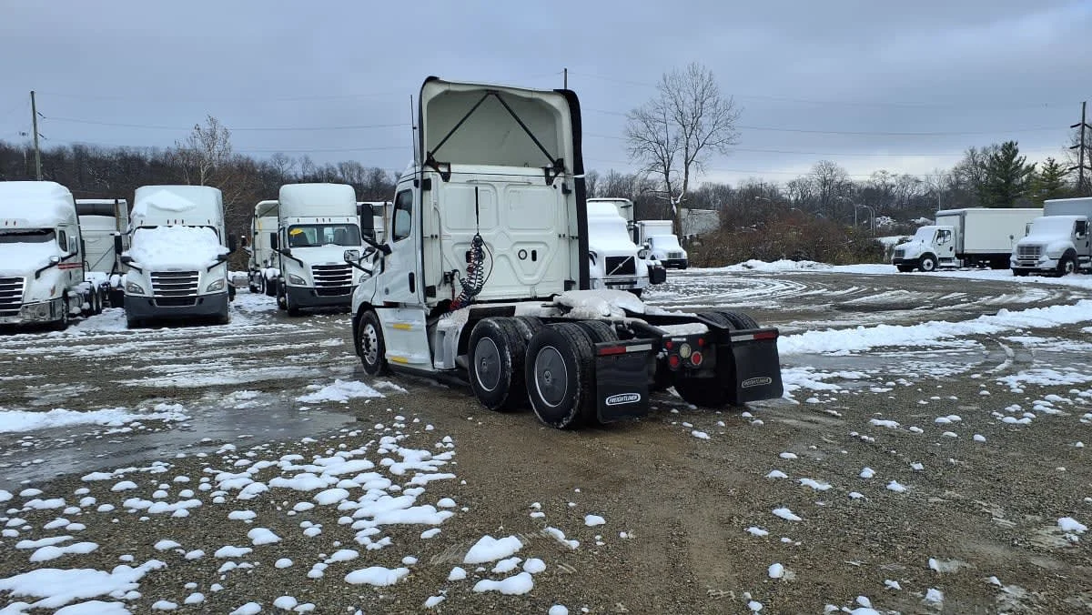 2019 Freightliner Cascadia in West Chester, OH — photo 6