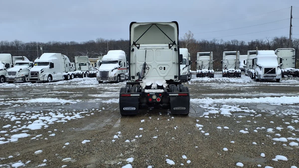 2019 Freightliner Cascadia in West Chester, OH — photo 5