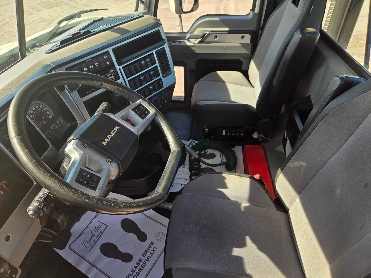 2019 Mack Anthem - image 9