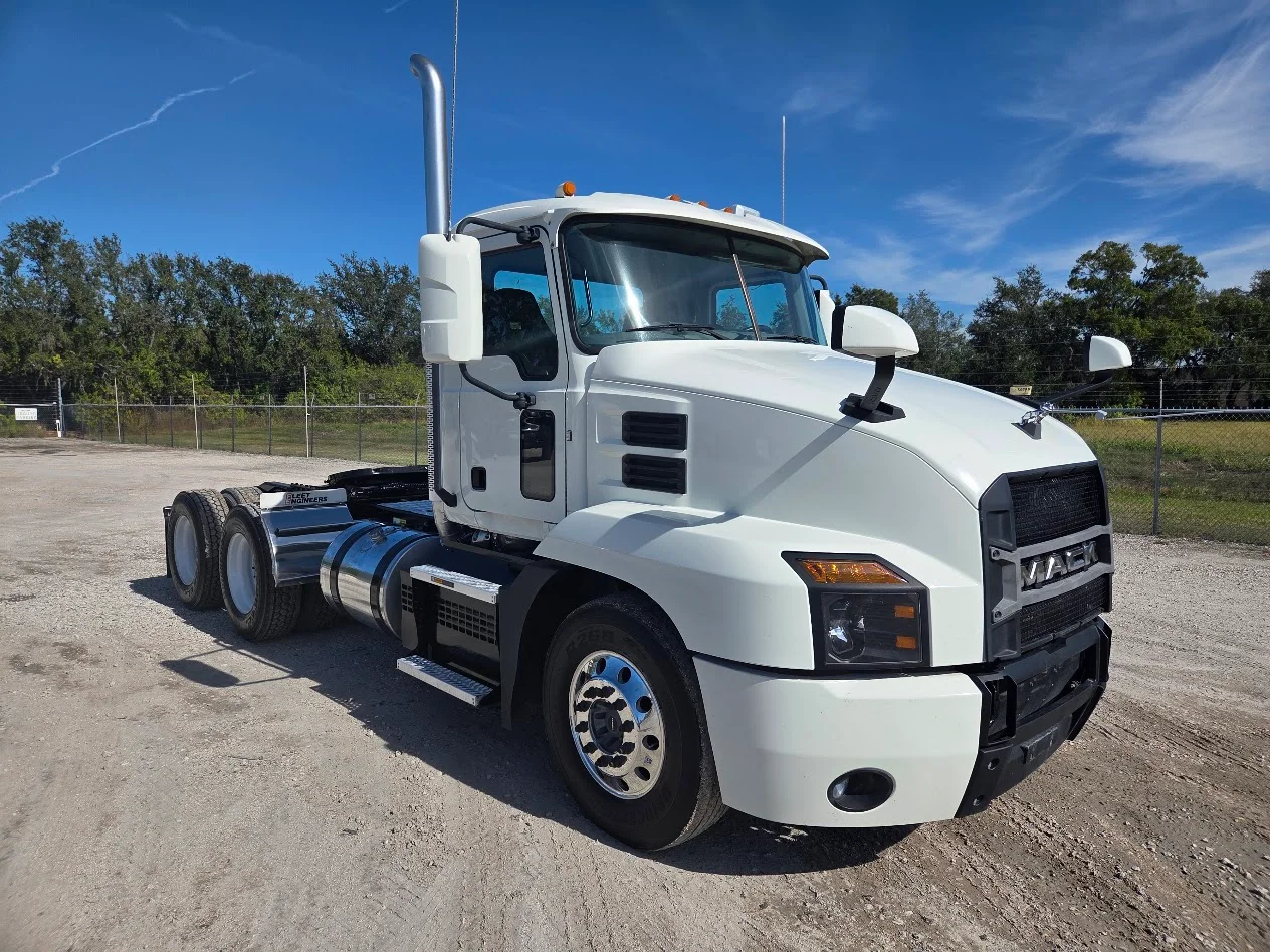 2019 Mack Anthem - image 2
