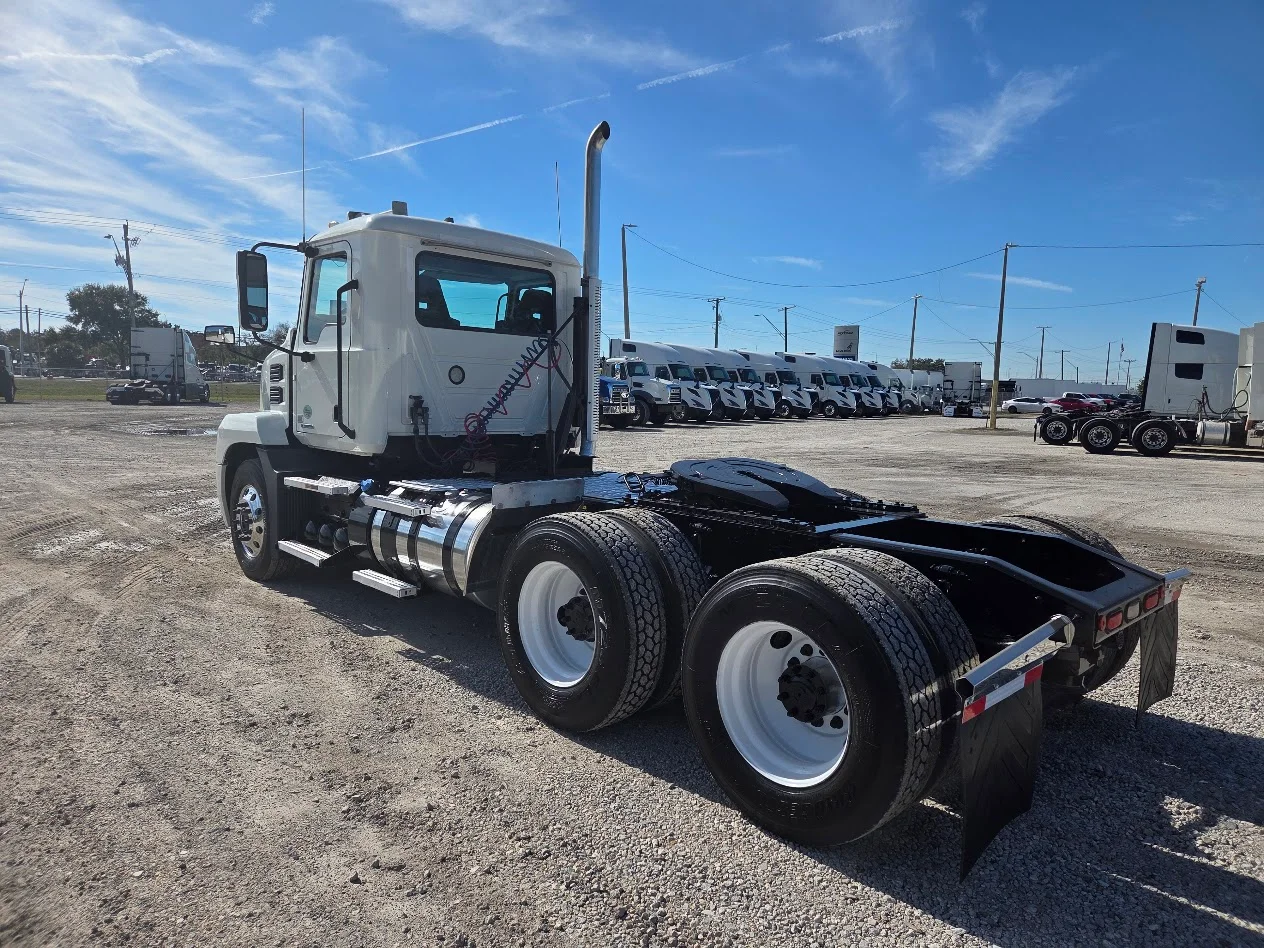 2019 Mack Anthem - image 6