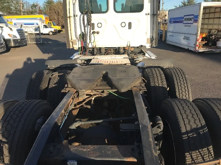 2021 Freightliner Cascadia - image 6