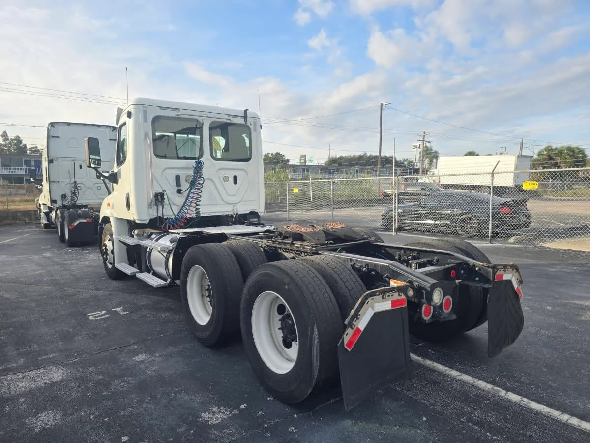 2018 Freightliner Cascadia in Tampa, FL — photo 4
