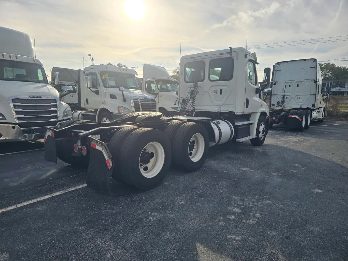 2018 Freightliner Cascadia in Tampa, FL — photo 6