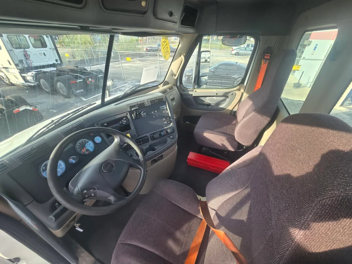 2018 Freightliner Cascadia in Tampa, FL — photo 7