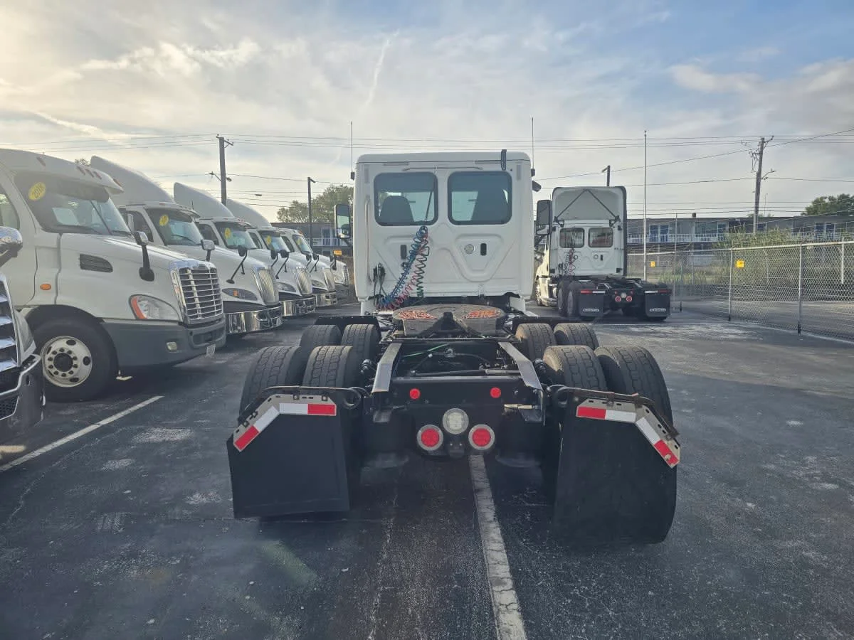 2018 Freightliner Cascadia in Tampa, FL — photo 5